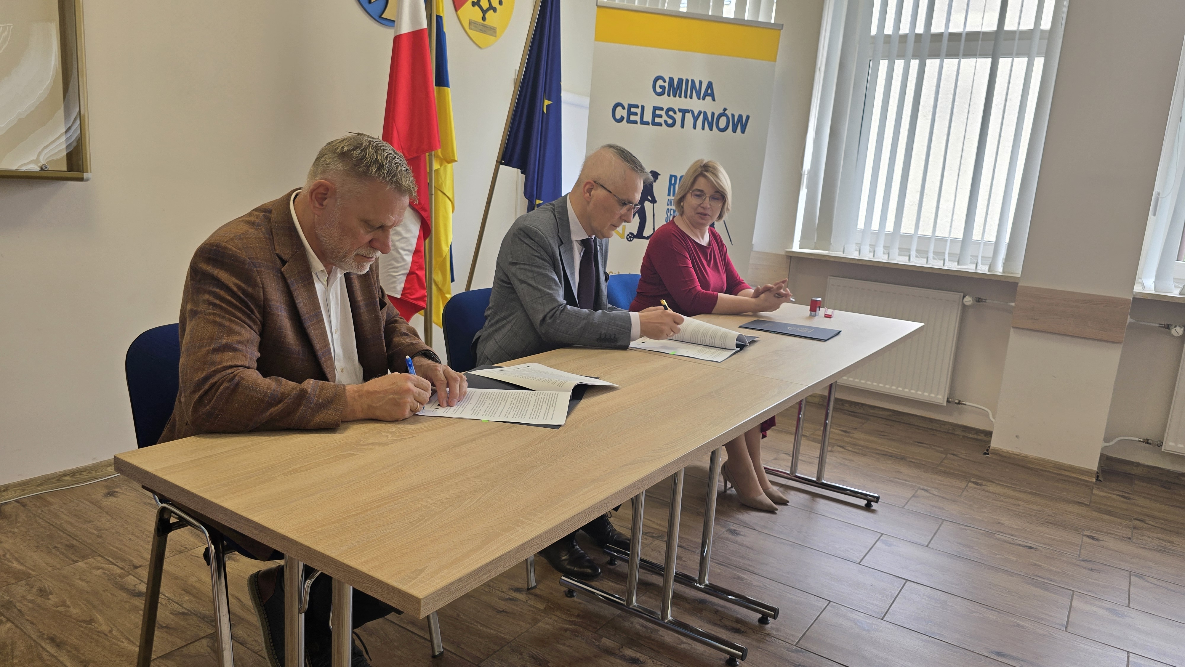 zdjęcie przy stoliku